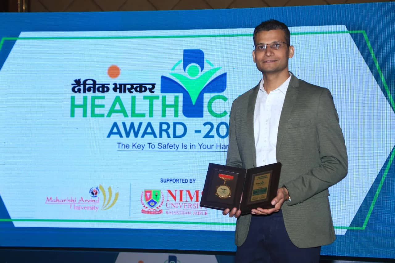 Dr. Dheeraj Dubay at a professional orthopedic event